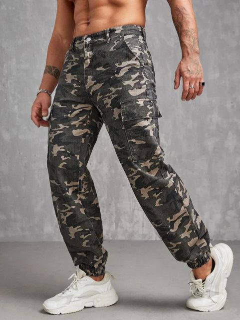 Men Camo Print Flap Pocket Cargo Trousers